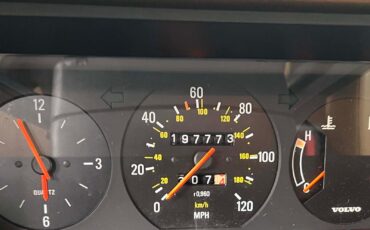 Volvo-240-1982-16