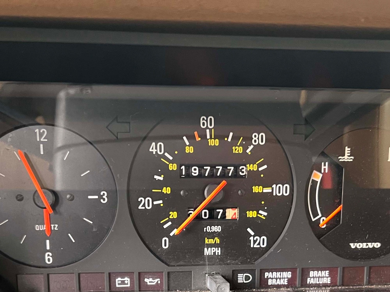 Volvo-240-1982-16