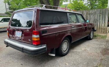 Volvo-240-1982-2