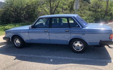 Volvo-240-1984-Blue-Blue-1