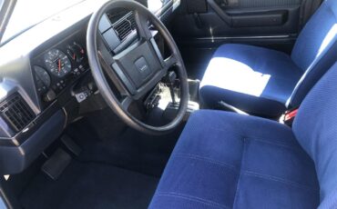 Volvo-240-1984-Blue-Blue-4