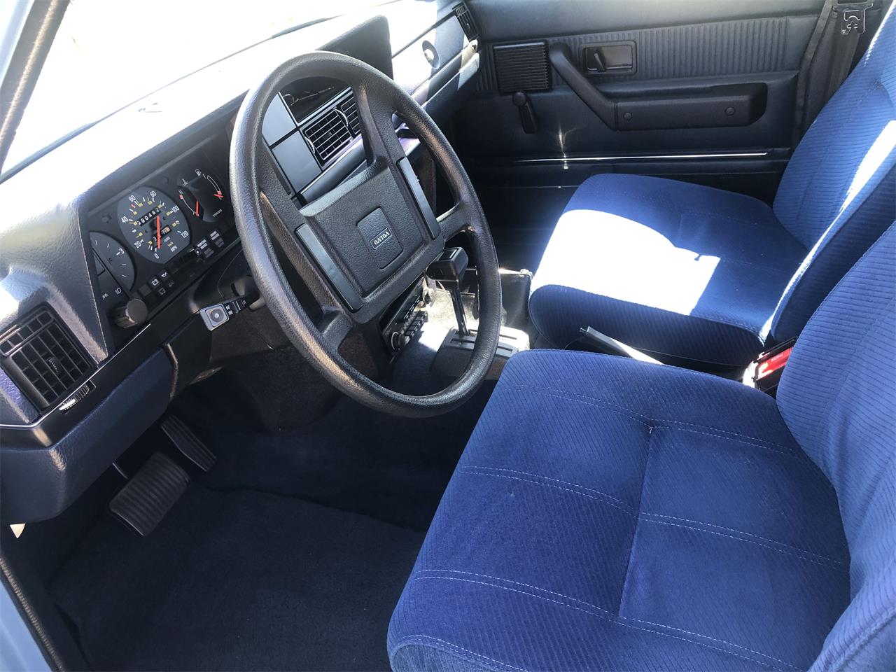 Volvo-240-1984-Blue-Blue-4