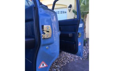 Volvo-240-1984-Blue-Blue-6
