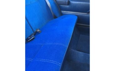 Volvo-240-1984-Blue-Blue-8
