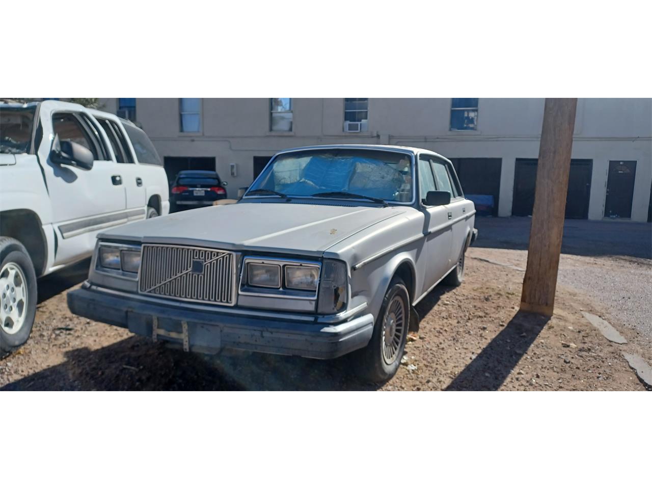 Volvo-240-1985-Silver-Blue-1