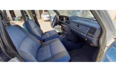 Volvo-240-1985-Silver-Blue-2