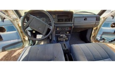 Volvo-240-1985-Silver-Blue-4