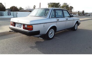 Volvo-240-1985-Silver-Blue-6
