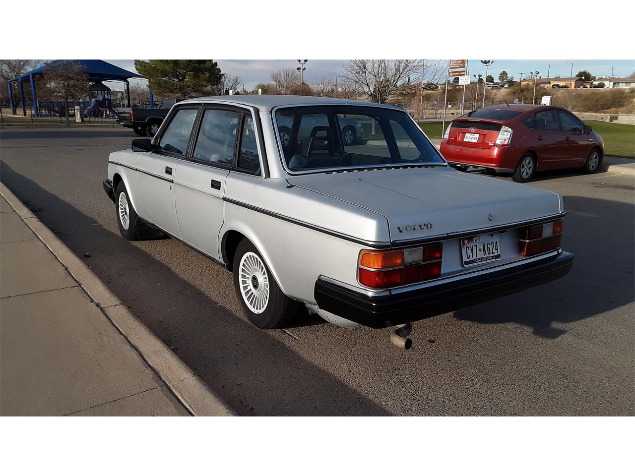 Volvo-240-1985-Silver-Blue-7