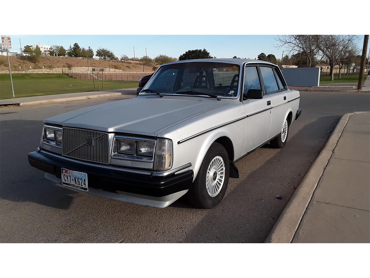 Volvo-240-1985-Silver-Blue-8