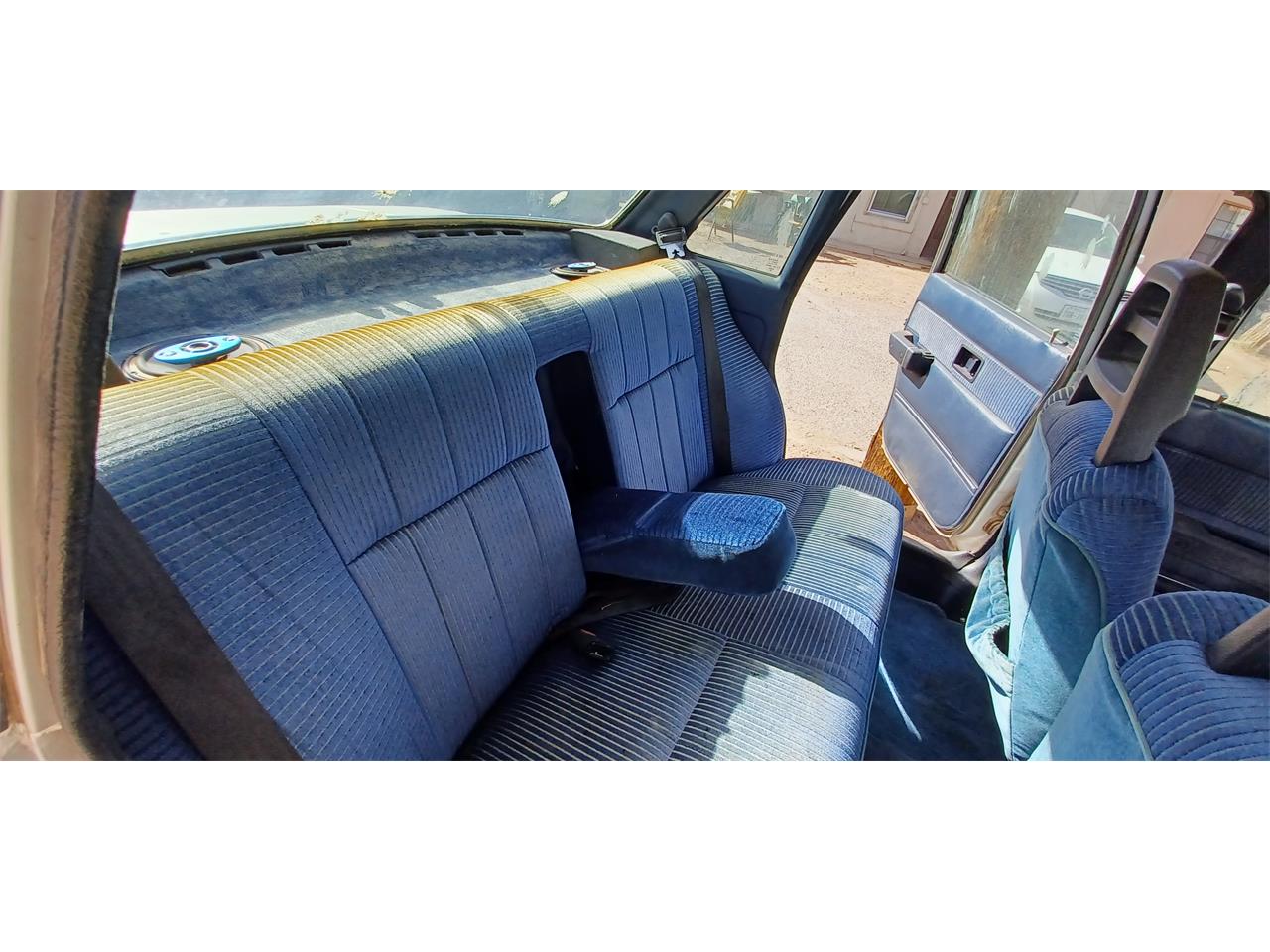 Volvo-240-1985-Silver-Blue
