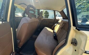 Volvo-240-1987-Yellow-1