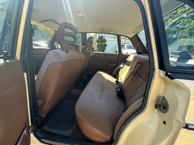 Volvo-240-1987-Yellow-1