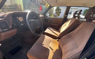 Volvo-240-1987-Yellow-14