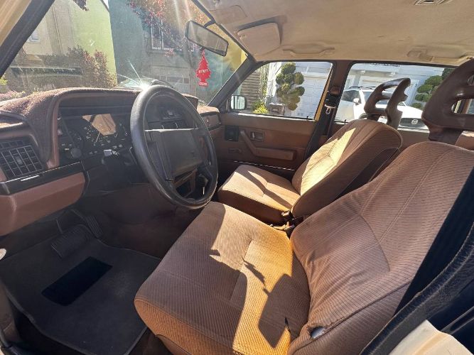 Volvo-240-1987-Yellow-14