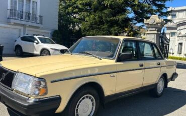 Volvo-240-1987-Yellow-17