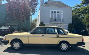 Volvo-240-1987-Yellow-19