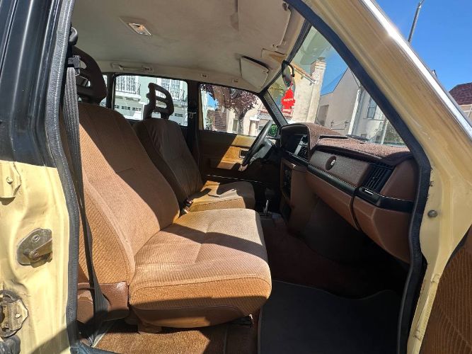 Volvo-240-1987-Yellow-2