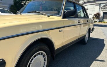 Volvo-240-1987-Yellow-4