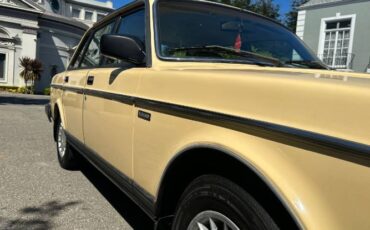 Volvo-240-1987-Yellow-5