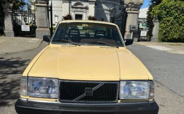 Volvo-240-1987-Yellow-7