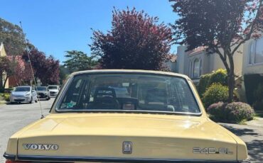 Volvo-240-1987-Yellow-9