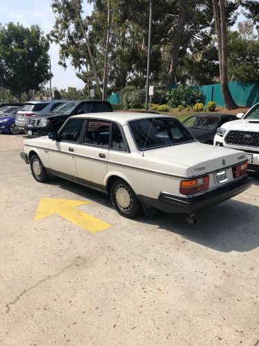 Volvo-240-1988-1