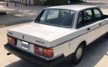 Volvo-240-1988-2