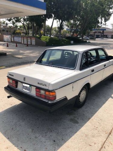 Volvo-240-1988-2