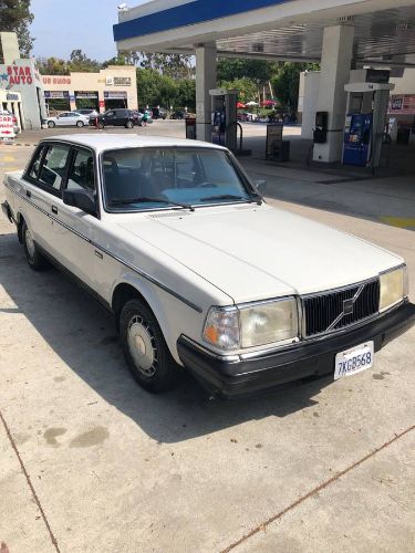 Volvo-240-1988-3