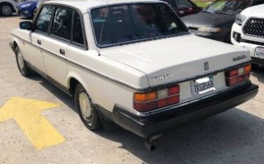 Volvo-240-1988-6