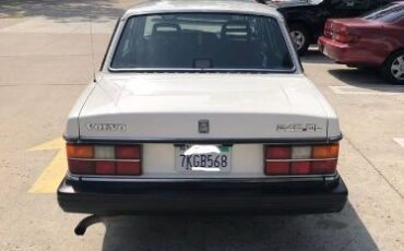 Volvo-240-1988-7
