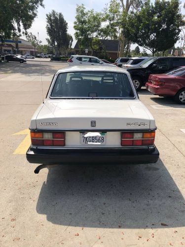Volvo-240-1988-7