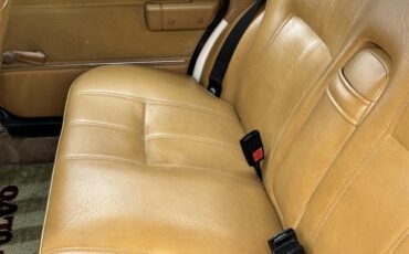 Volvo-240-1988-White-Tan-19