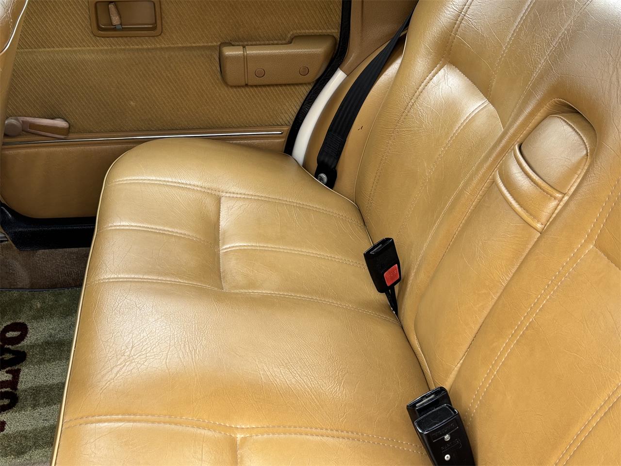 Volvo-240-1988-White-Tan-19