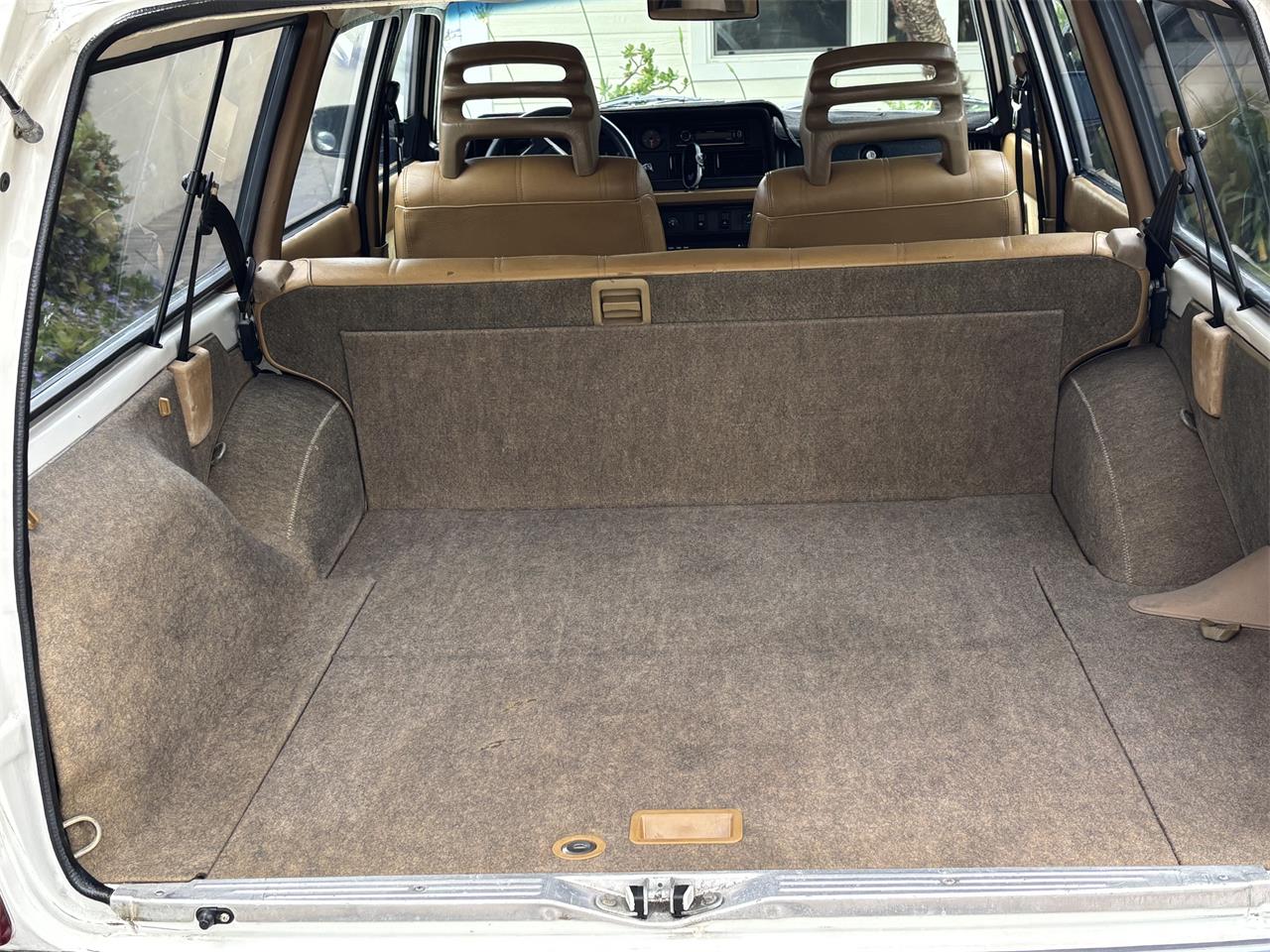 Volvo-240-1988-White-Tan-20