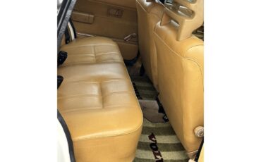 Volvo-240-1988-White-Tan-21