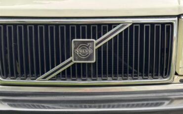 Volvo-240-1988-White-Tan-23