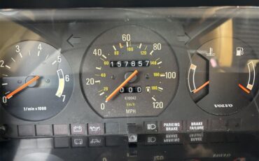 Volvo-240-1988-White-Tan-26