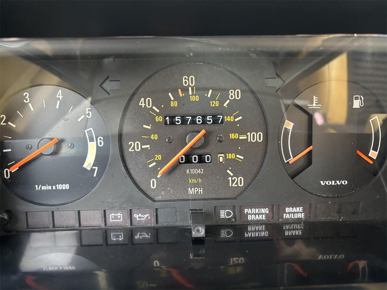 Volvo-240-1988-White-Tan-26