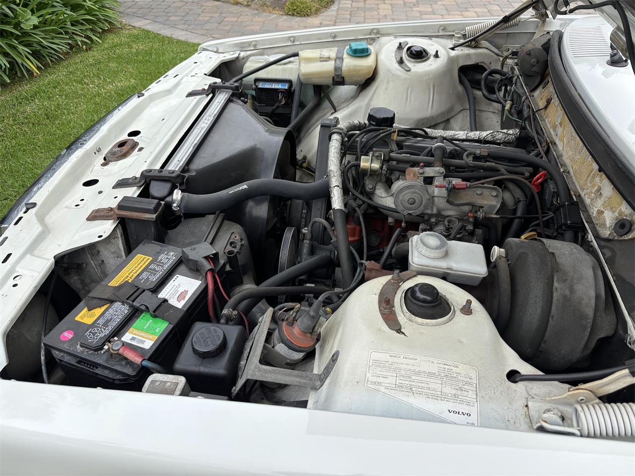 Volvo-240-1988-White-Tan-28