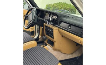 Volvo-240-1988-White-Tan-29