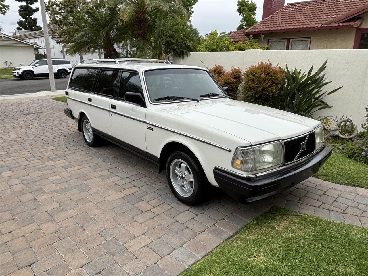 Volvo-240-1988-White-Tan-3