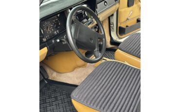 Volvo-240-1988-White-Tan-30