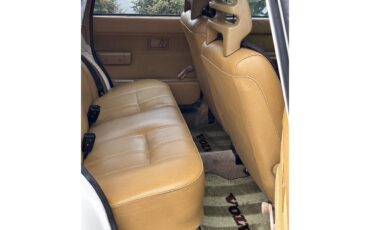 Volvo-240-1988-White-Tan-31