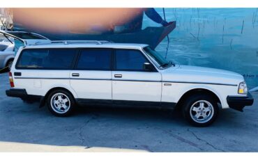Volvo-240-1988-White-Tan