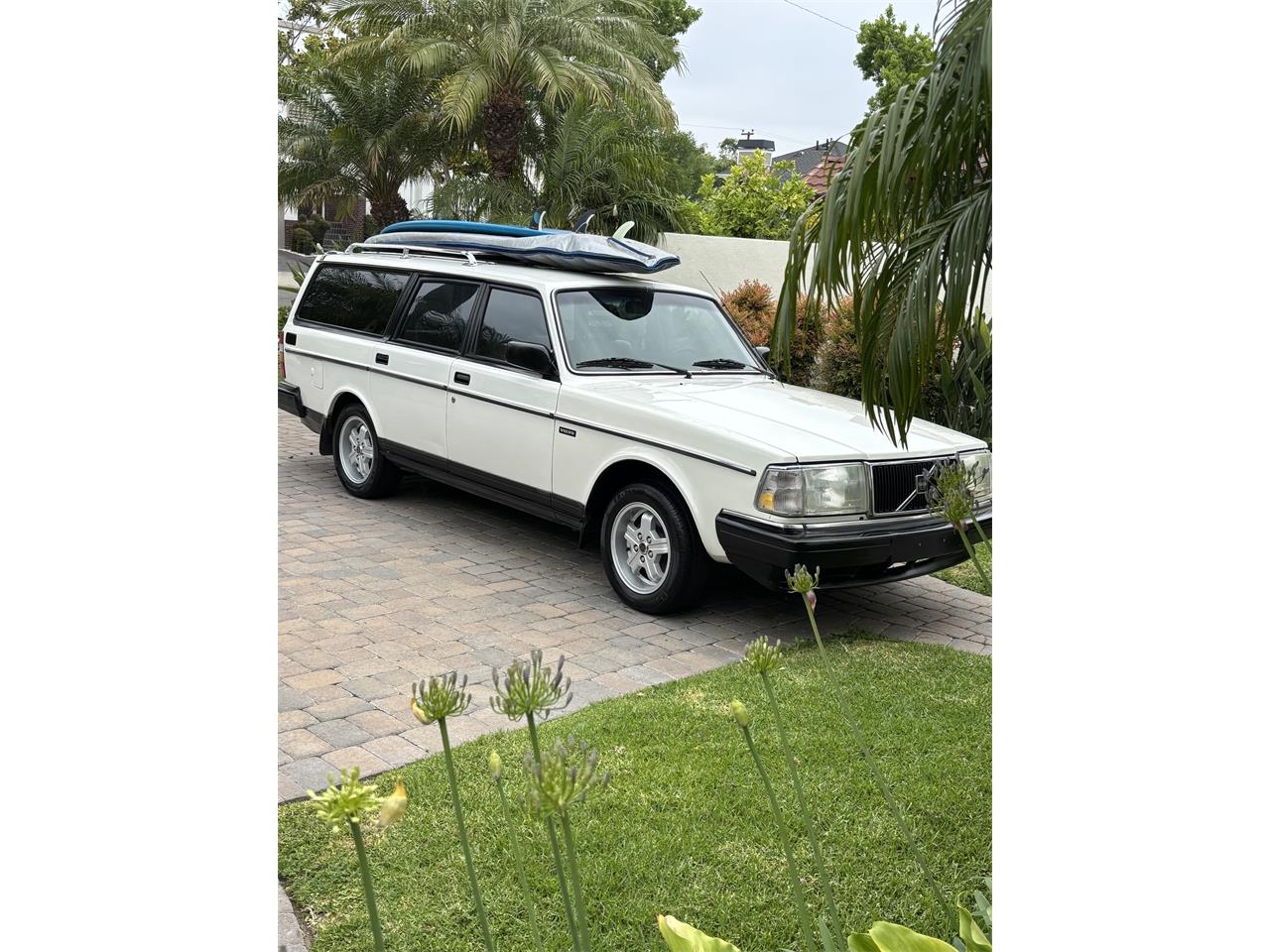 Volvo-240-1988-White-Tan-4
