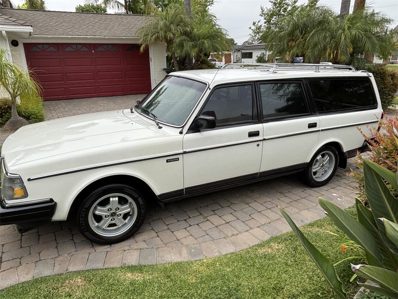 Volvo-240-1988-White-Tan-7