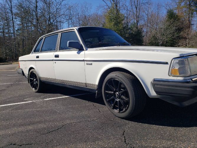 Volvo-240-1989-White-11