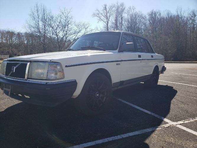 Volvo-240-1989-White-12